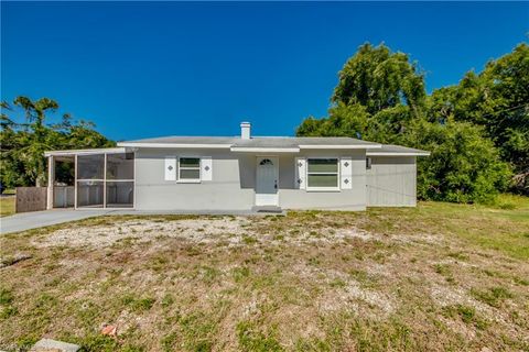 1281 Arapahoe ST, North Fort Myers, FL 33917 - #: 224035409