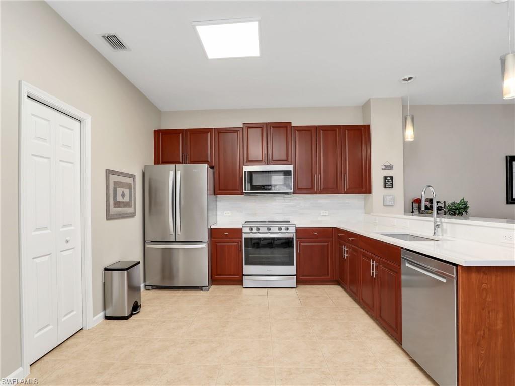 10025 Heather LN 704