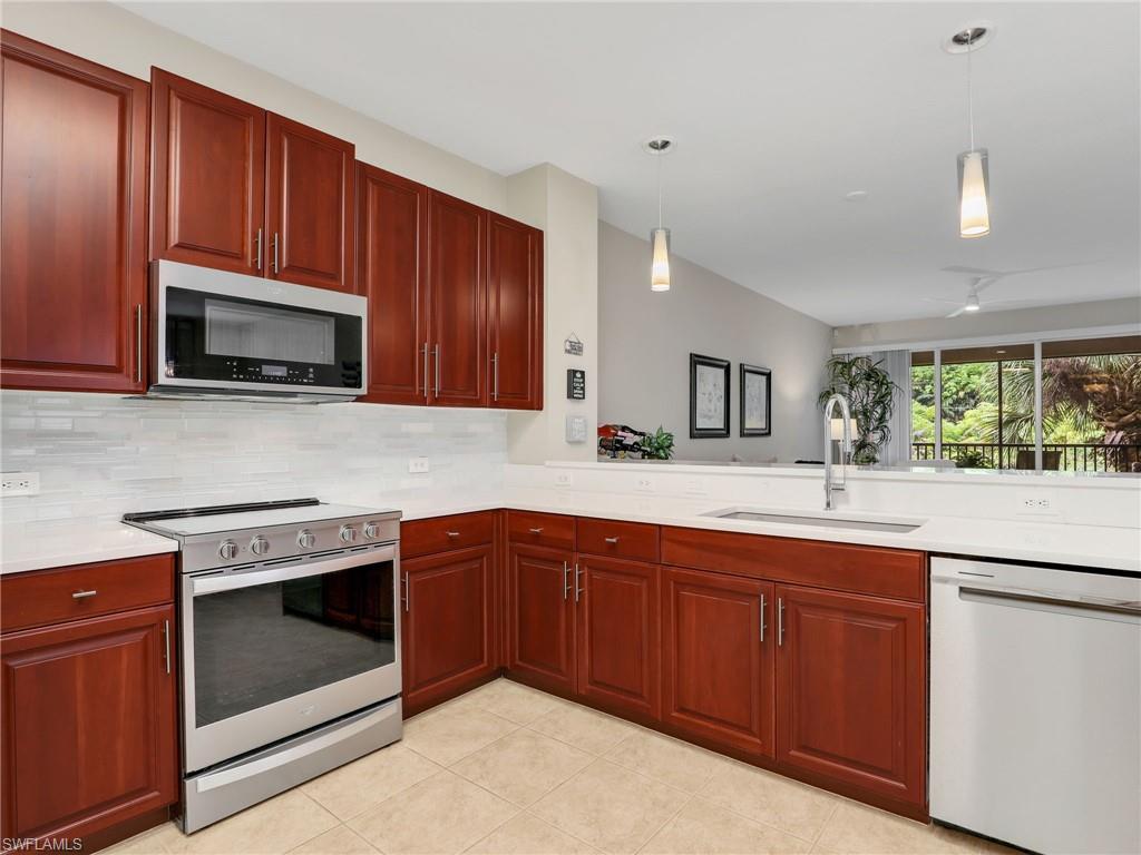 10025 Heather LN 704