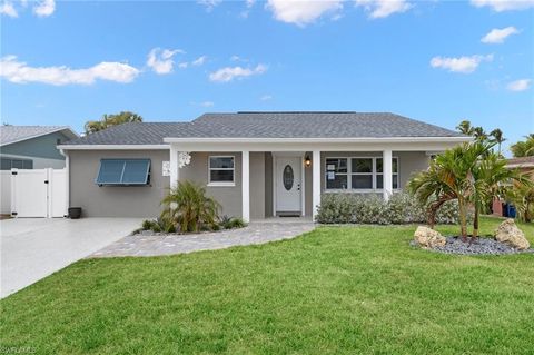 195 Hibiscus DR, Fort Myers Beach, FL 33931 - #: 223085354