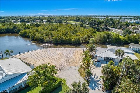 3164 Lakeview DR NAPLES FL 34112