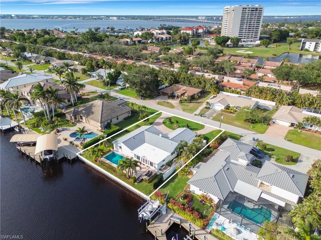 976 N Town And River DR