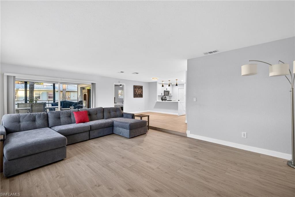 1688 Saint Clair AVE E