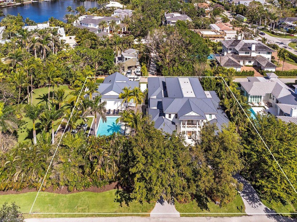225 4th AVE N