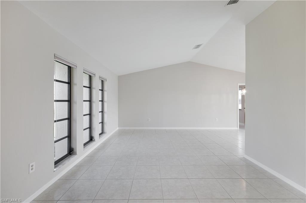 33 SE 12th CT
