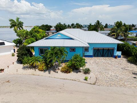 2743 Janet ST MATLACHA FL 33993