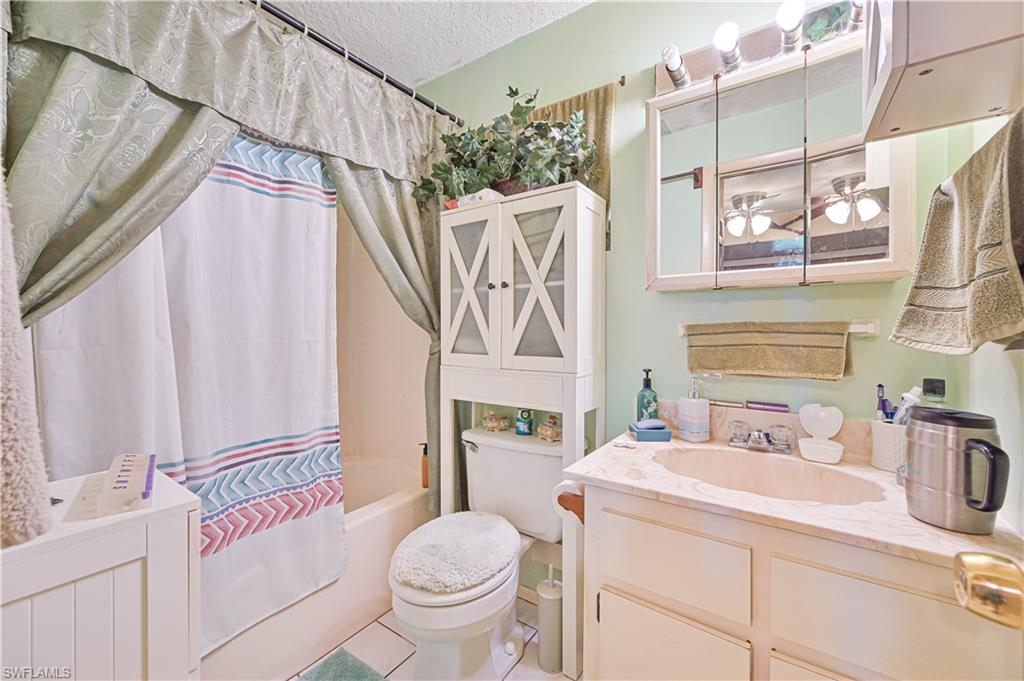 North Fort Myers, Florida 33917, United States, 6 Bedrooms Bedrooms, ,4 BathroomsBathrooms,Residential,Active,140621