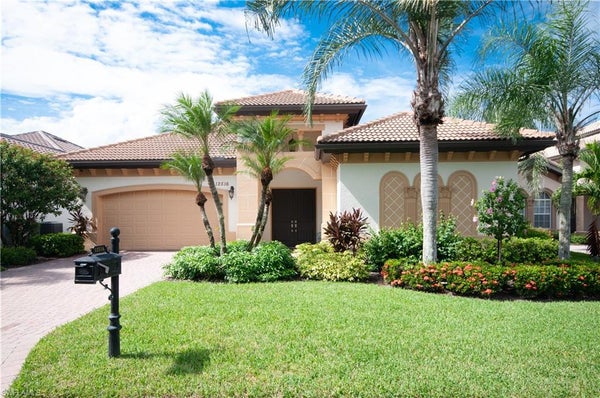 12516 GRANDEZZA CIR, ESTERO, FL 33928 - Image eb7512e317dfef7bb091f03e013eda78/2747817012
