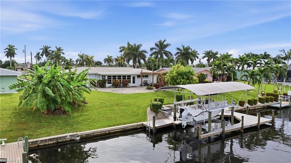 2816 SE 18TH AVE, CAPE CORAL, FL 33904 - Image eb78fdb08bca3ed7e21850c735093d3d/1028520987