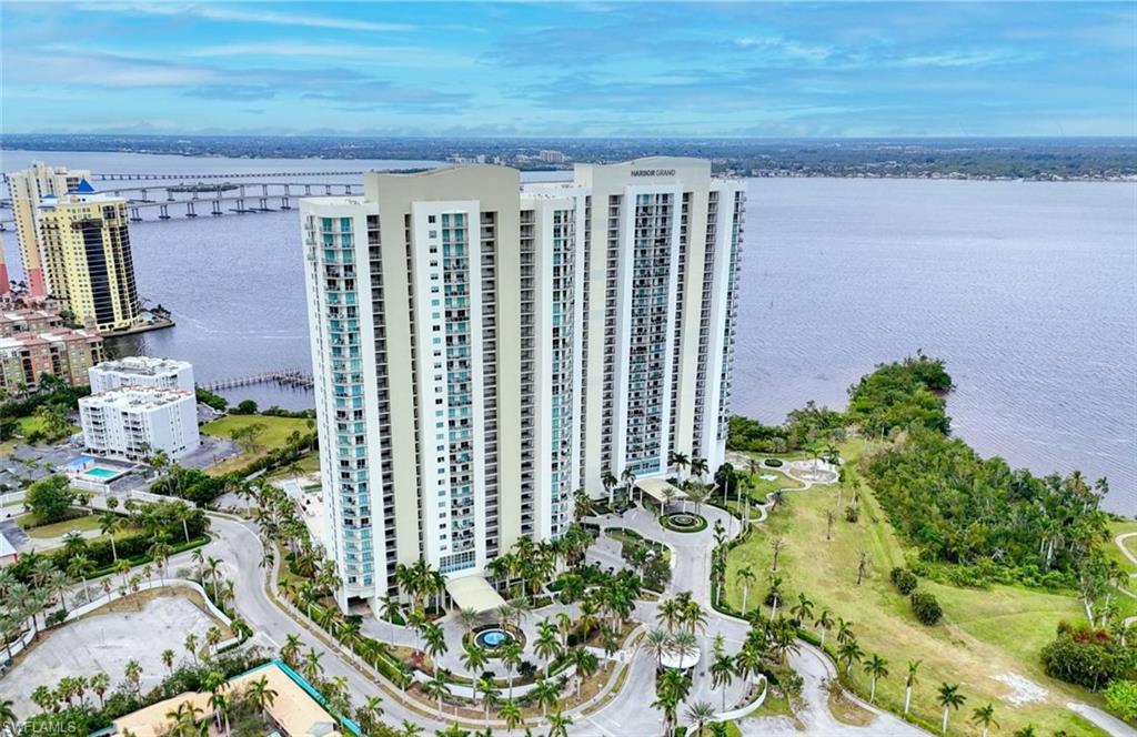 3000 Oasis Grand BLVD 701