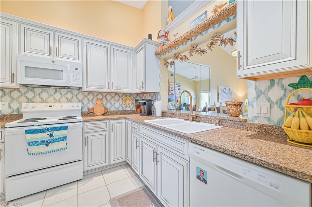 Fort Myers, Florida 33919, United States, 2 Bedrooms Bedrooms, ,2 BathroomsBathrooms,Residential,Contingent,169027