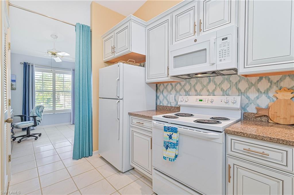 Fort Myers, Florida 33919, United States, 2 Bedrooms Bedrooms, ,2 BathroomsBathrooms,Residential,Contingent,169027