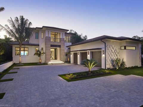 477 3rd ST N NAPLES FL 34102