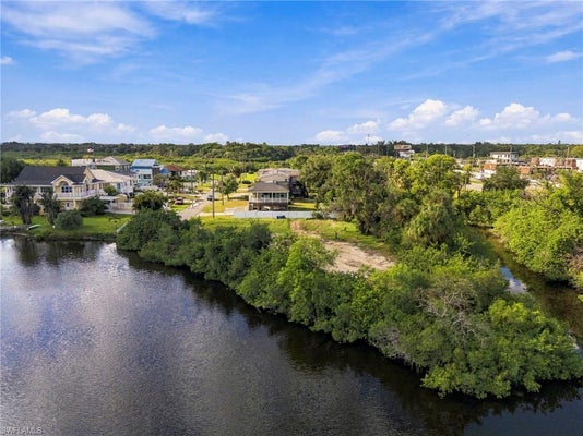 9101 BRUNSWICK LN, TAMPA, FL 33615 - Image f3bf7d84376fd04e5b7573baf0fb6aab/3222175452