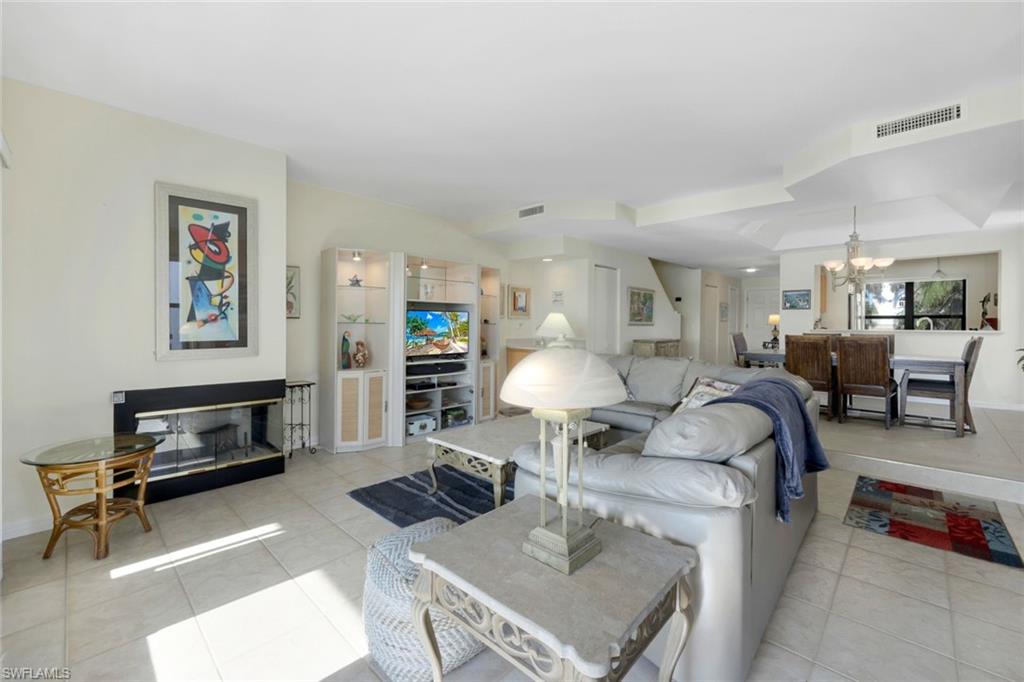 402 La Peninsula BLVD 402