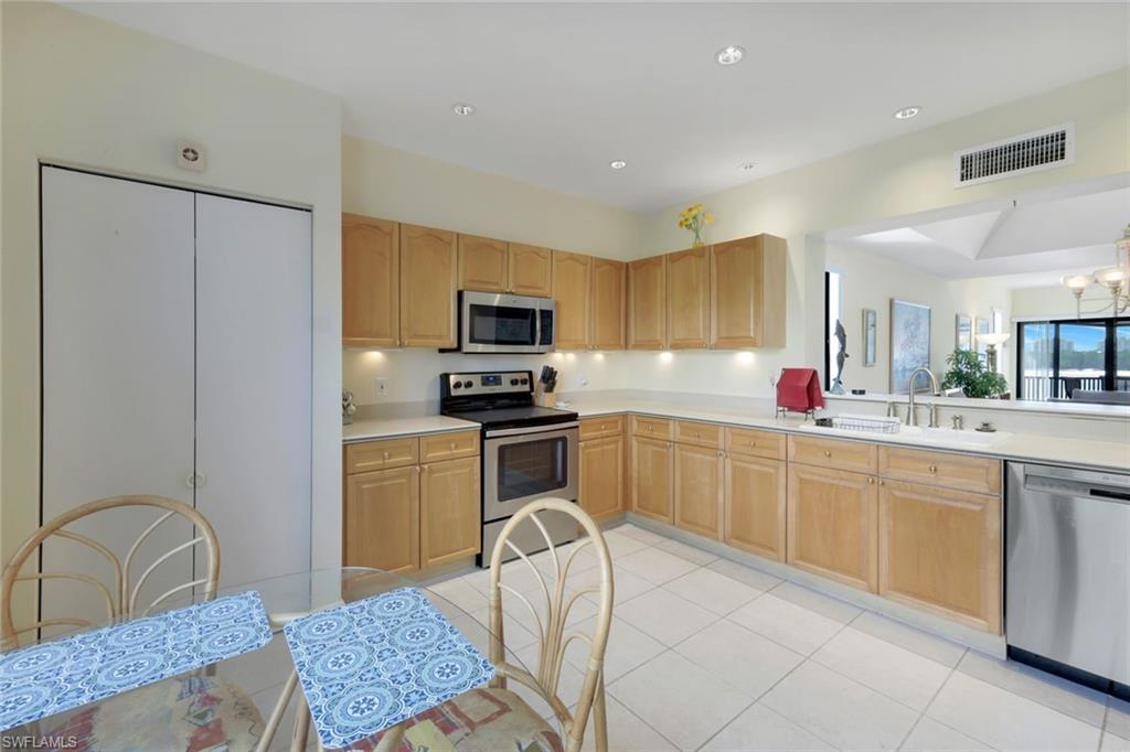 402 La Peninsula BLVD 402