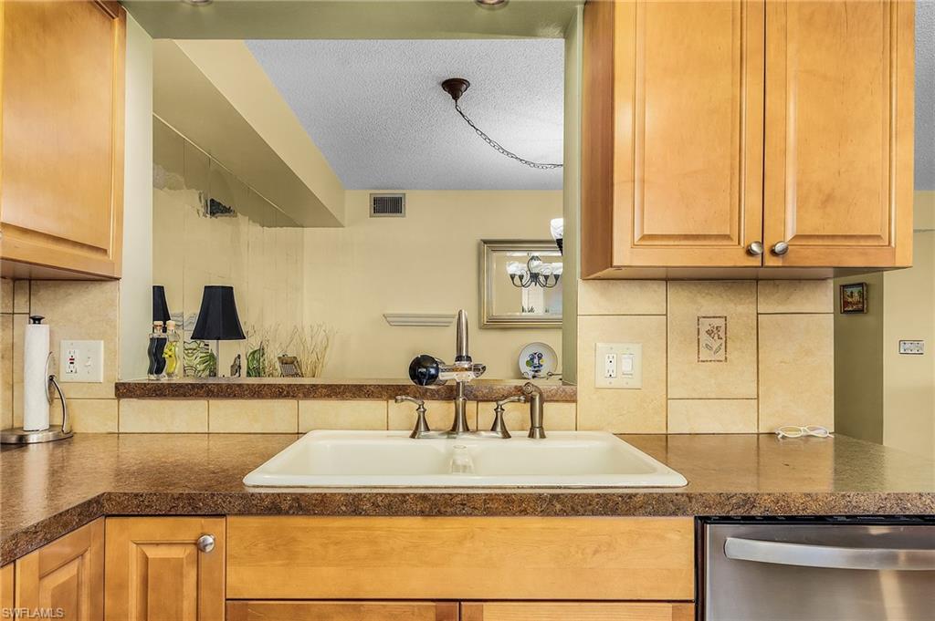 Fort Myers, Florida 33907, United States, 2 Bedrooms Bedrooms, ,2 BathroomsBathrooms,Residential,Active,140616