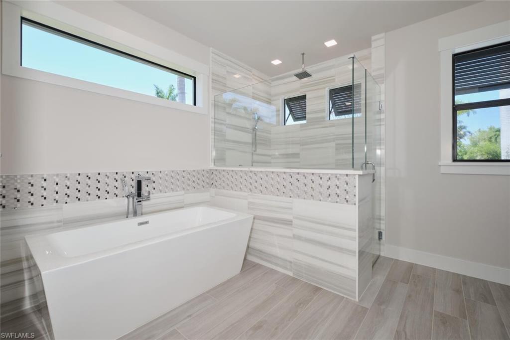 5513 Merlyn LN