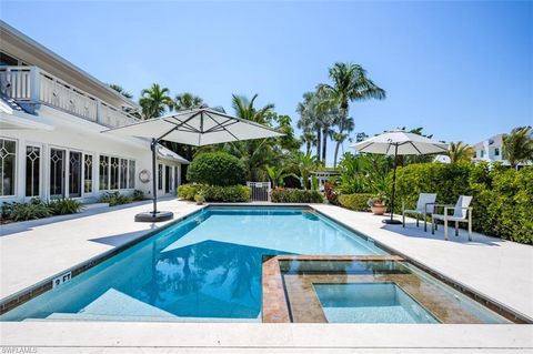 523 17TH AVE S NAPLES FL 34102