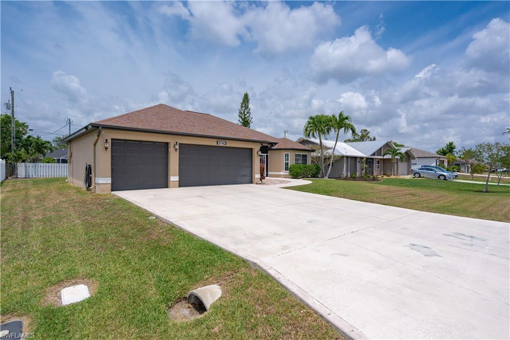 3742 SE 3rd PL