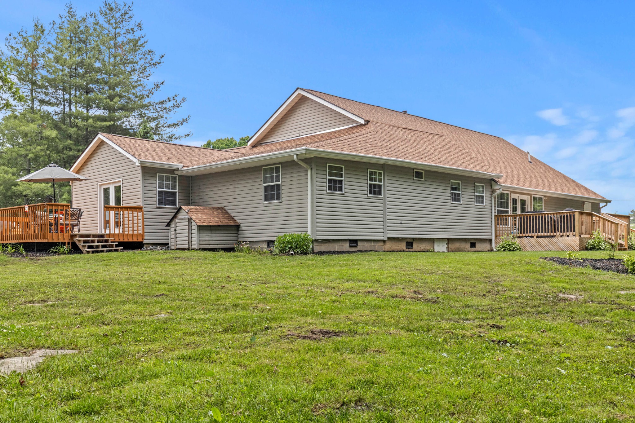 2595 Walkertown Rd