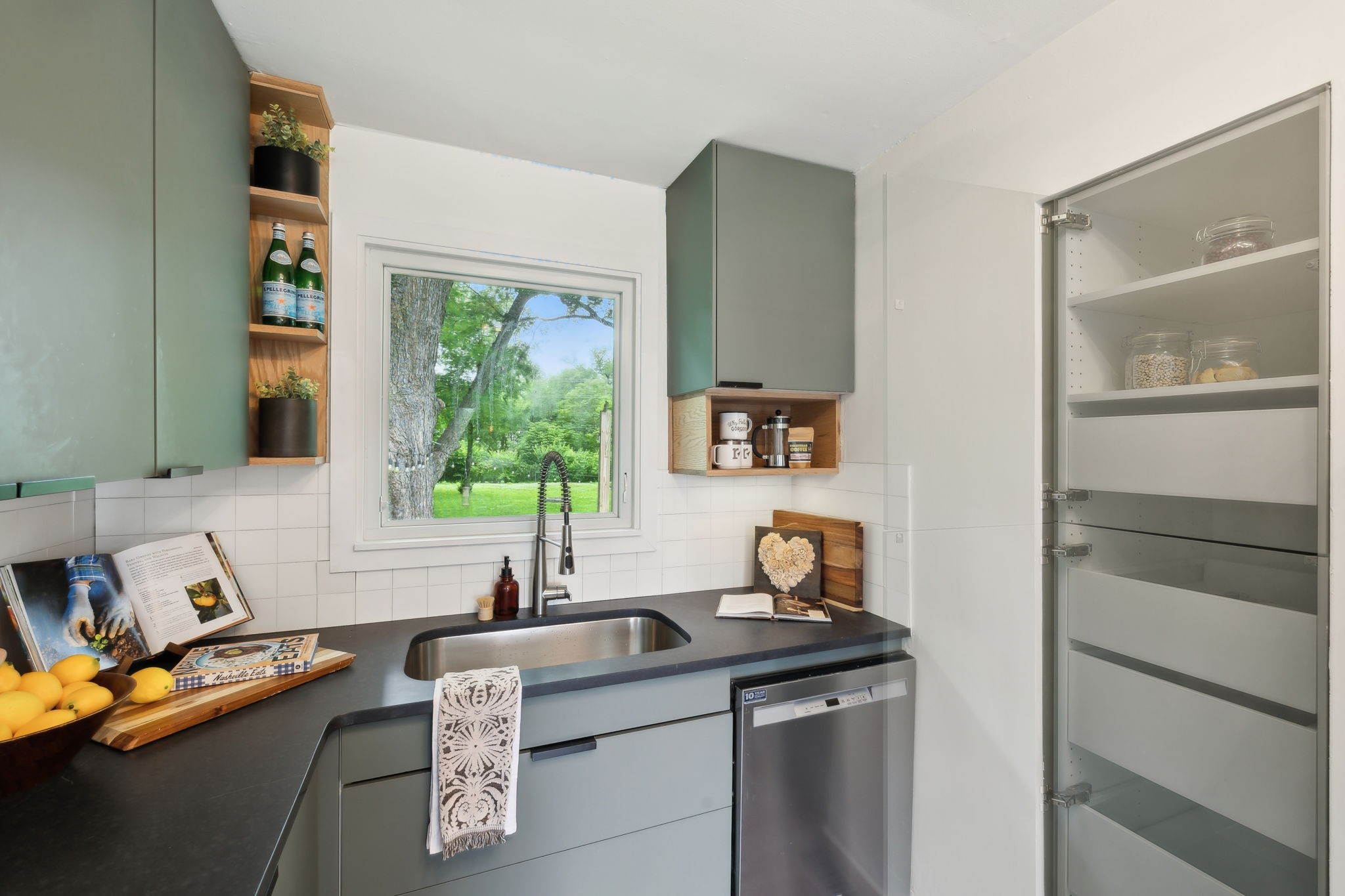 Nashville, Tennessee 37210, United States, 3 Bedrooms Bedrooms, ,1 BathroomBathrooms,Residential,Active,133443