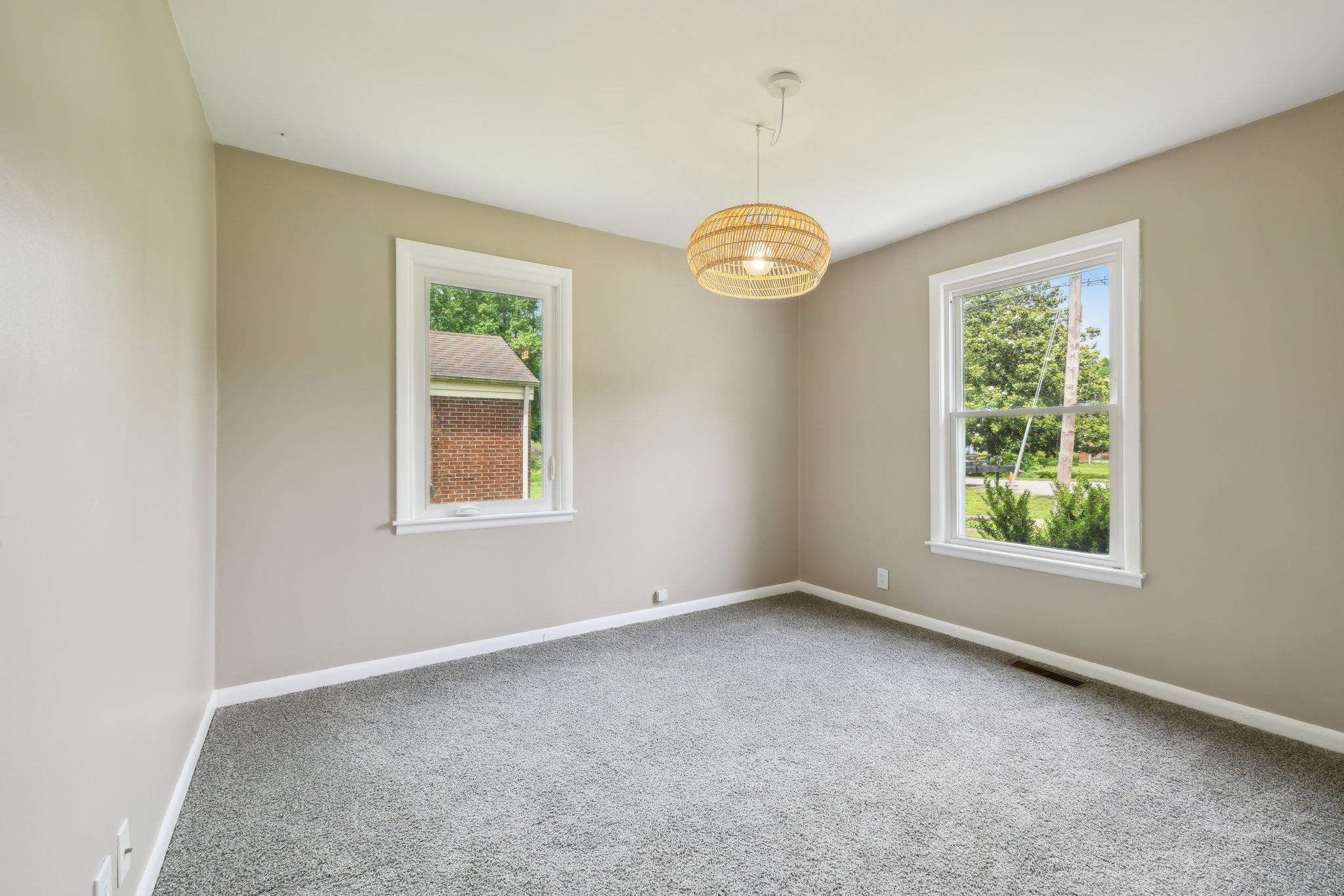 Nashville, Tennessee 37210, United States, 3 Bedrooms Bedrooms, ,1 BathroomBathrooms,Residential,Active,133443