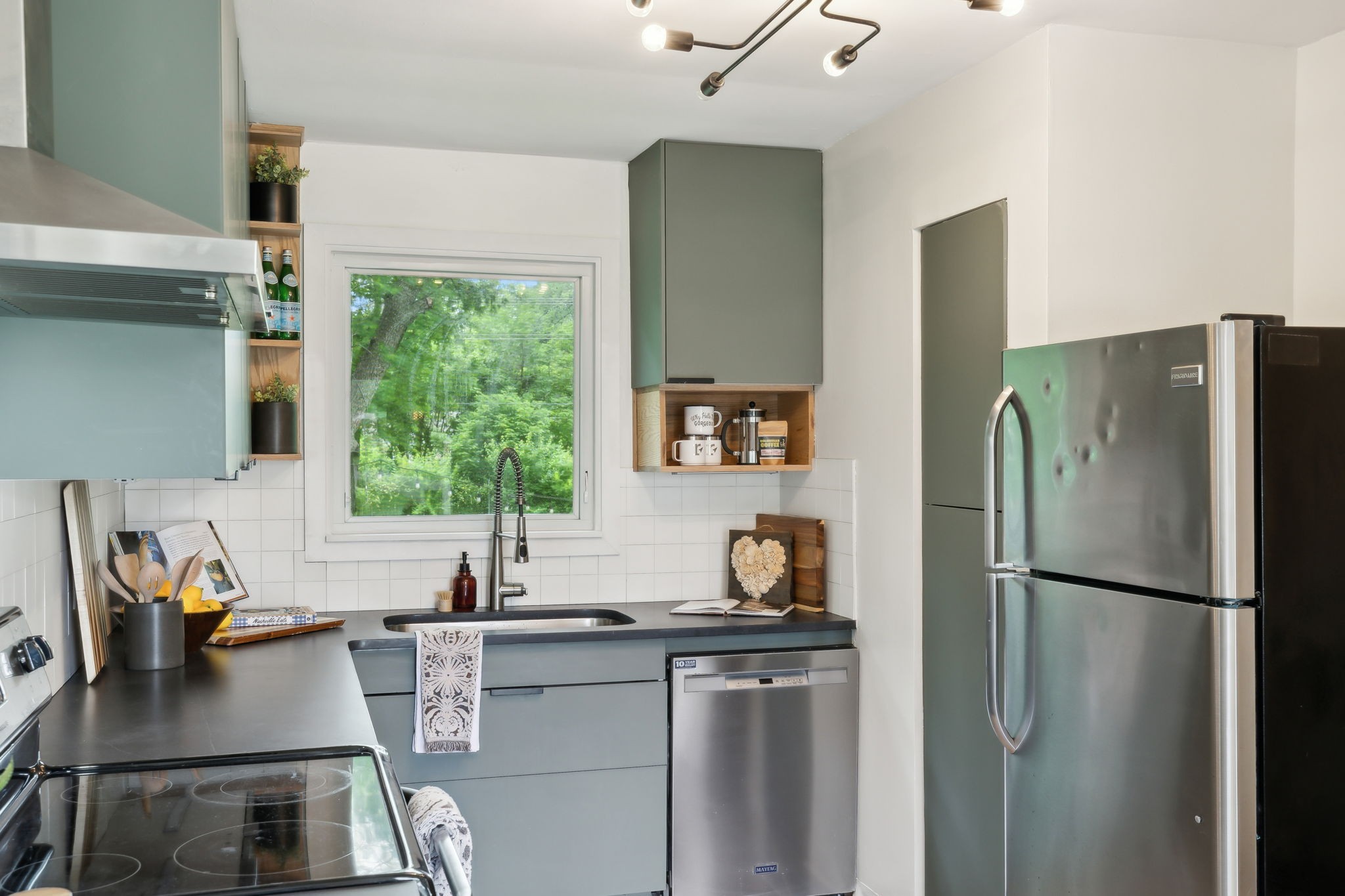 Nashville, Tennessee 37210, United States, 3 Bedrooms Bedrooms, ,1 BathroomBathrooms,Residential,Active,133443