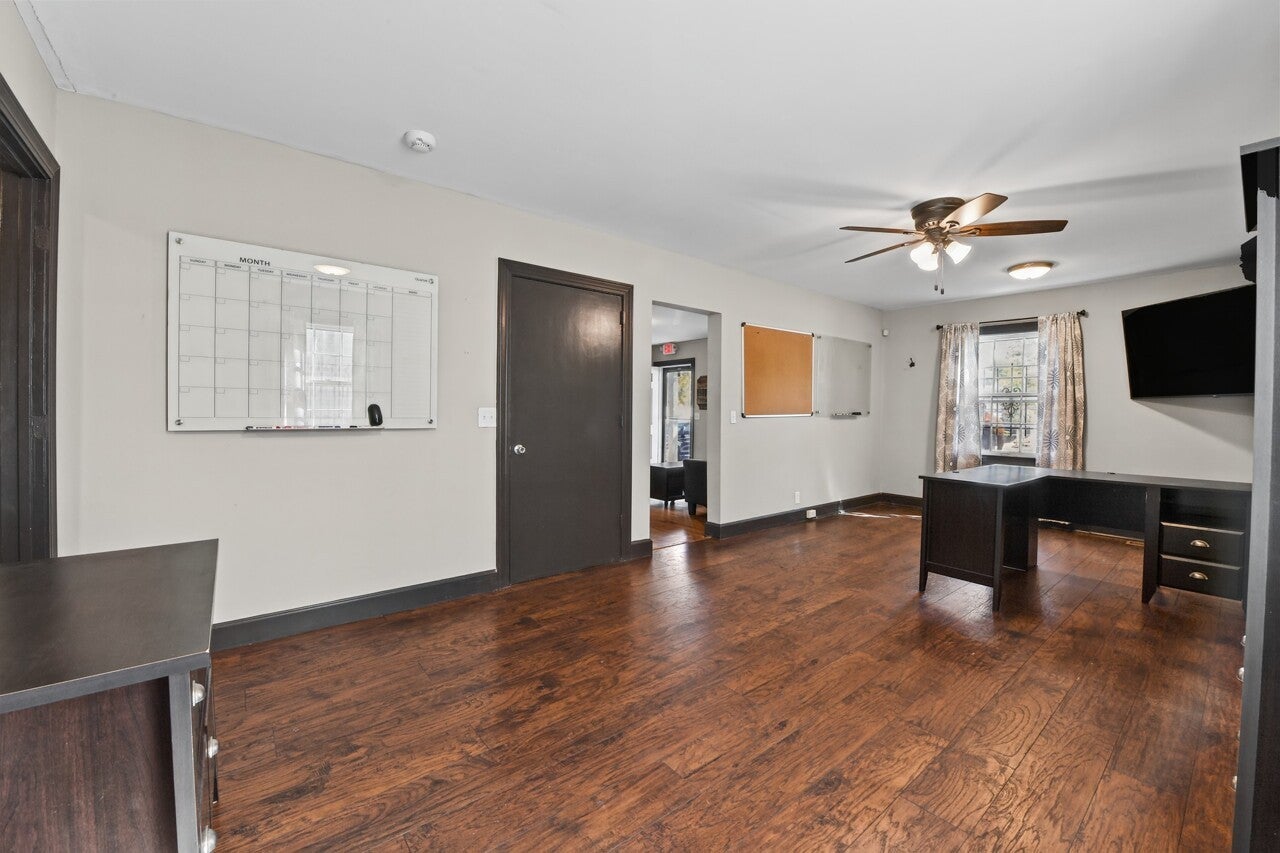 2807 Foster Ave