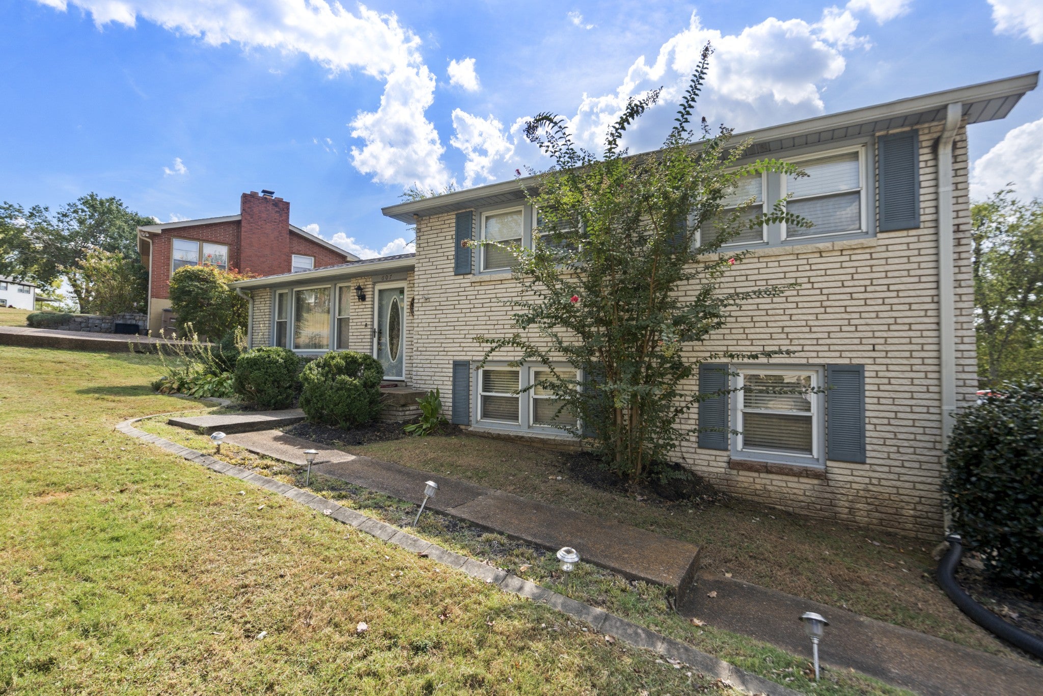 607 Comet Dr