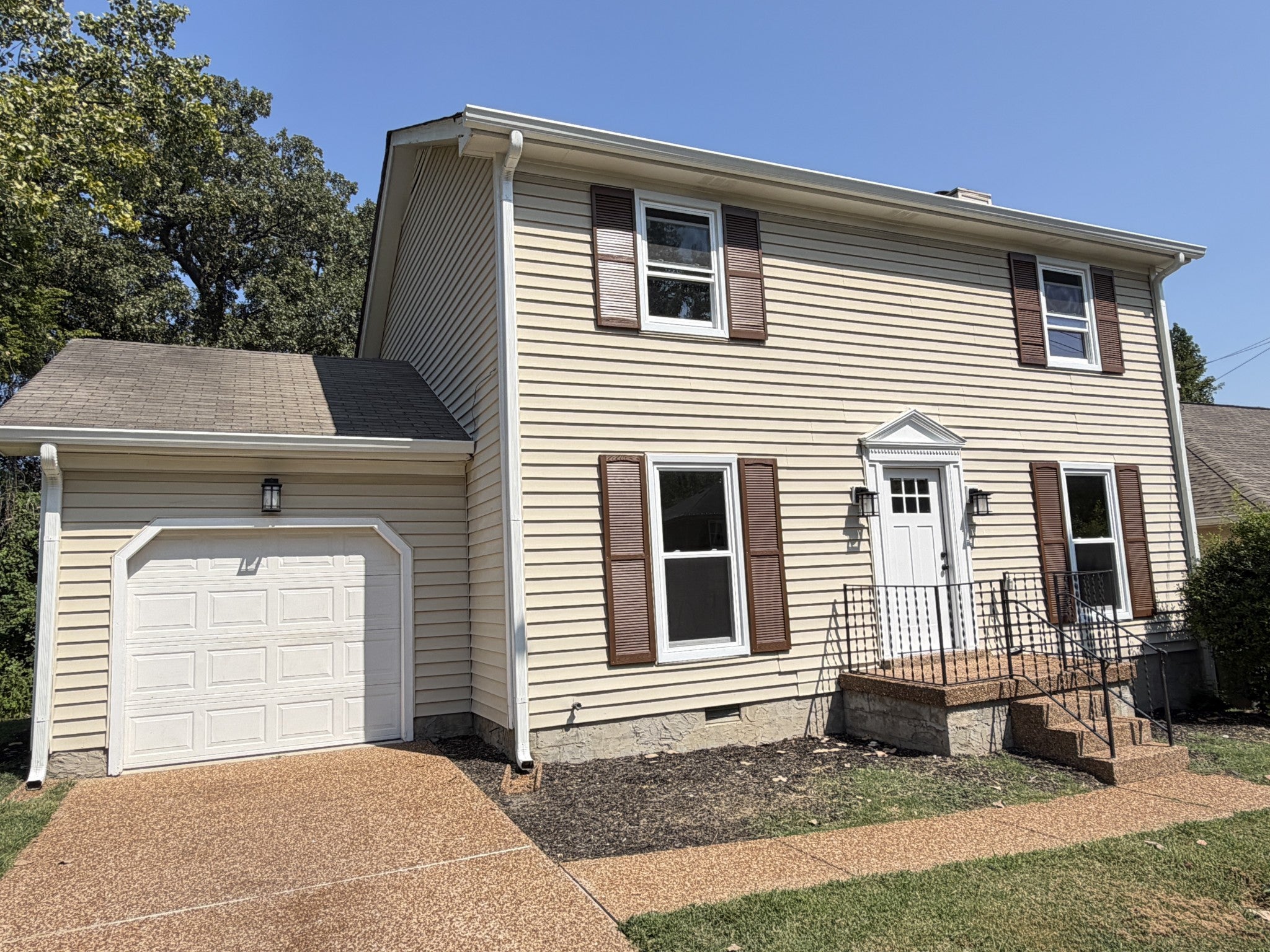 123 White Oak Way