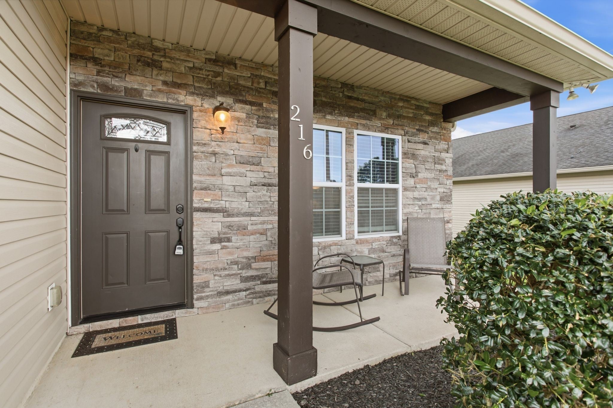 216 Woodsong Ln