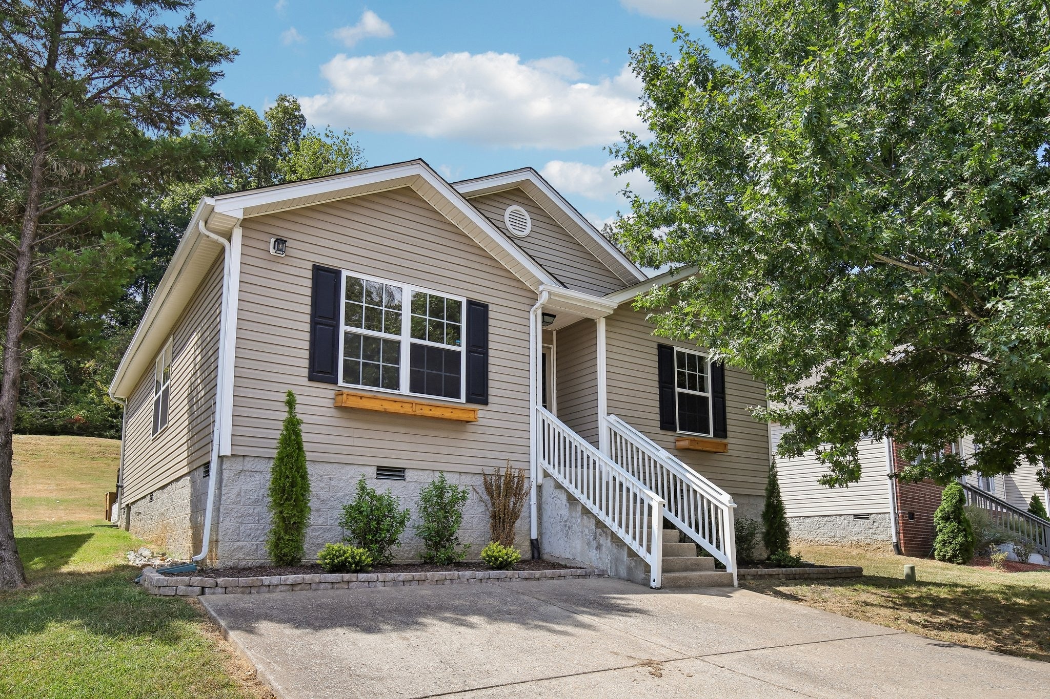 677 Belgium Dr