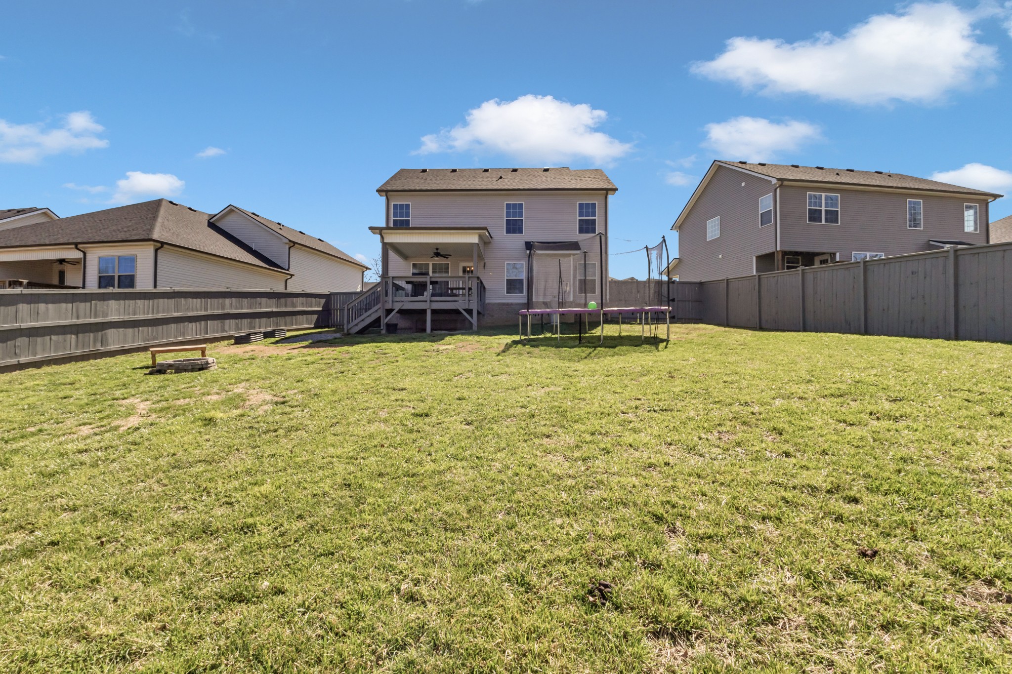 Clarksville, Tennessee 37043, United States, 3 Bedrooms Bedrooms, ,3 BathroomsBathrooms,Residential,Active,96429