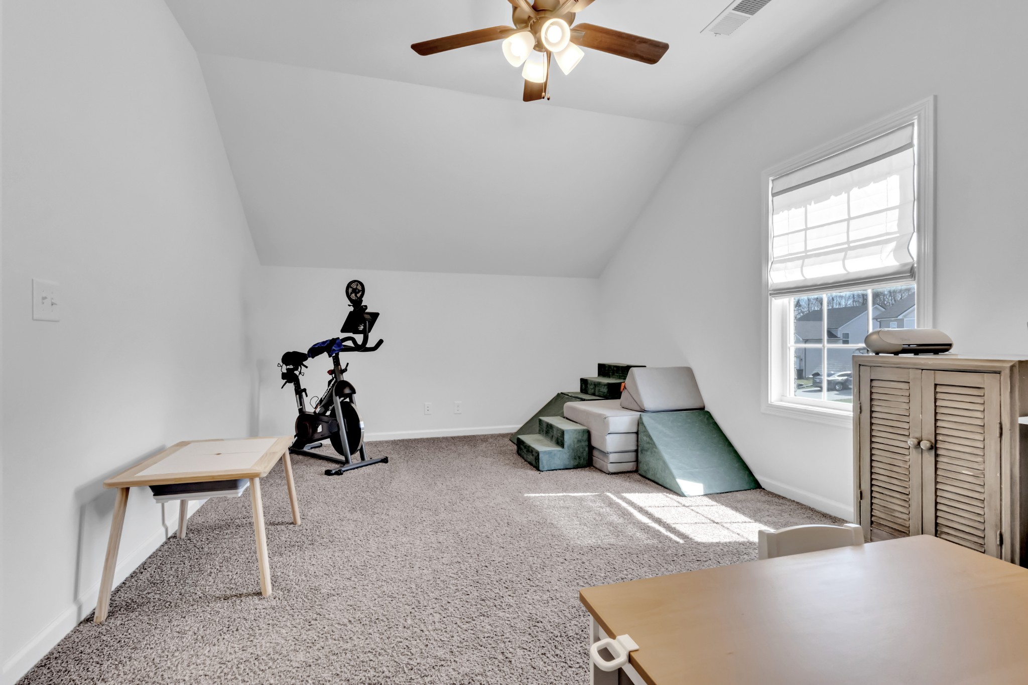 Clarksville, Tennessee 37043, United States, 3 Bedrooms Bedrooms, ,3 BathroomsBathrooms,Residential,Active,96429