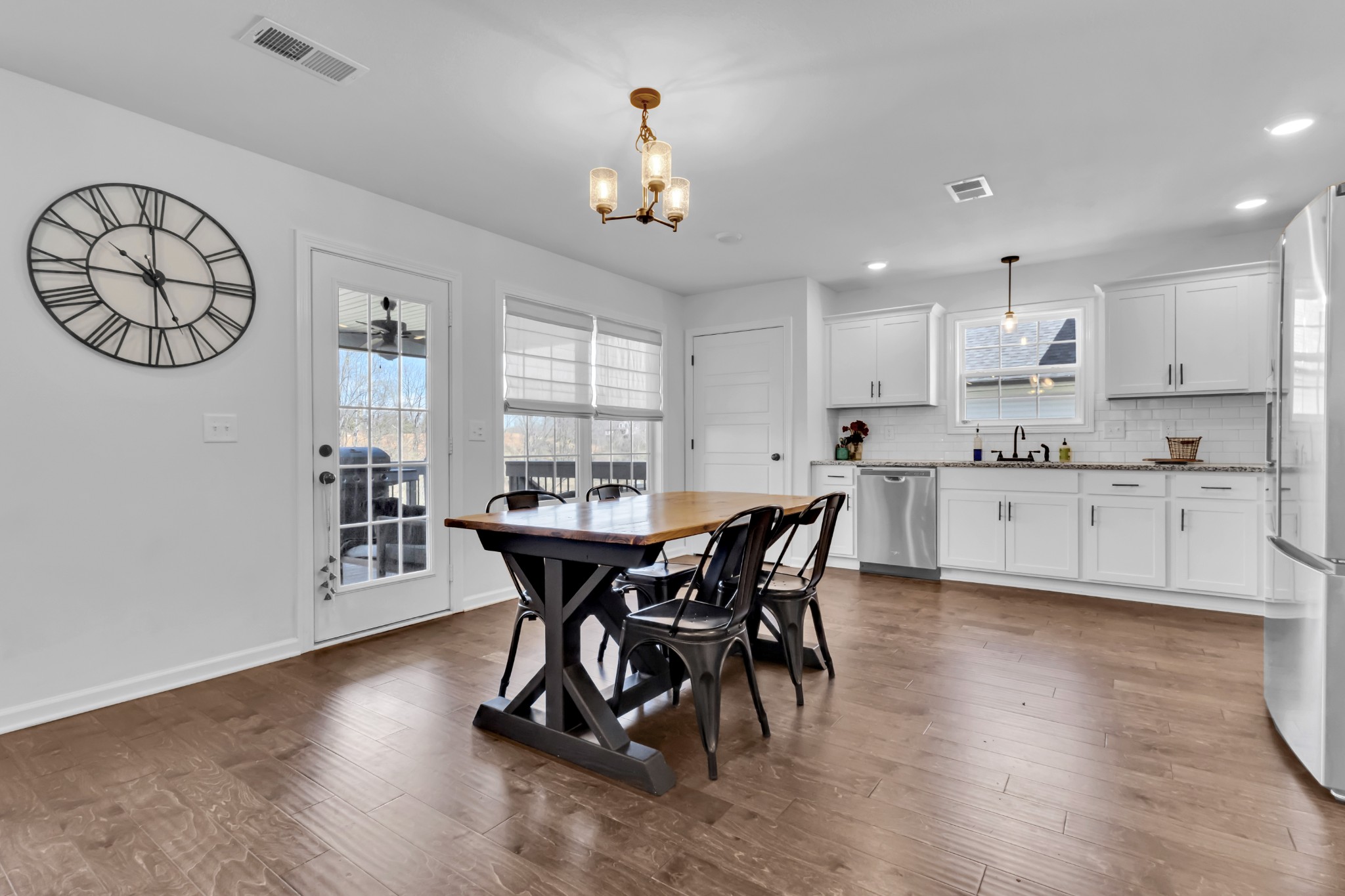 Clarksville, Tennessee 37043, United States, 3 Bedrooms Bedrooms, ,3 BathroomsBathrooms,Residential,Active,96429