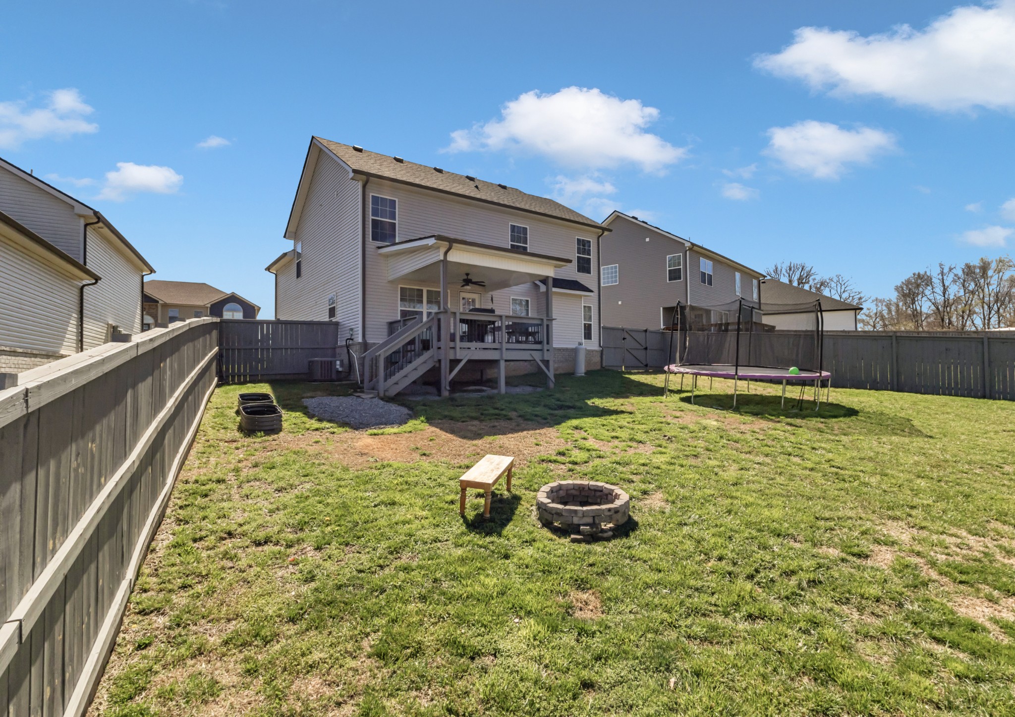 Clarksville, Tennessee 37043, United States, 3 Bedrooms Bedrooms, ,3 BathroomsBathrooms,Residential,Active,96429