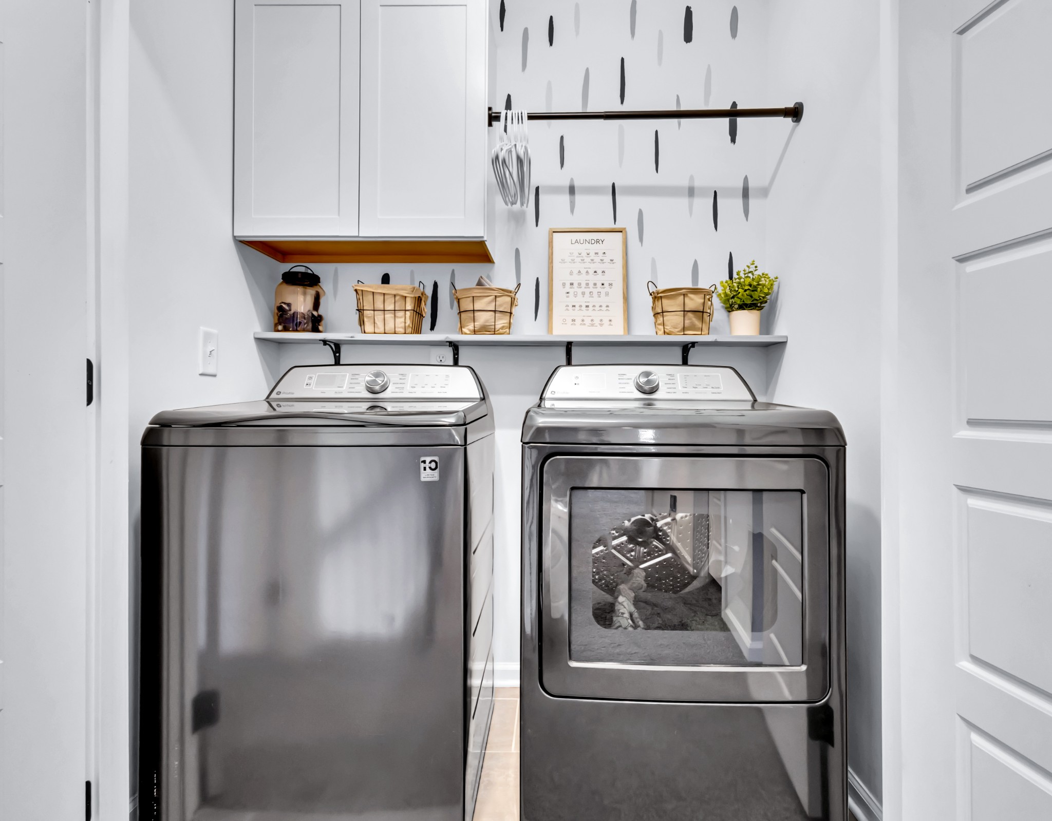 Clarksville, Tennessee 37043, United States, 3 Bedrooms Bedrooms, ,3 BathroomsBathrooms,Residential,Active,96429