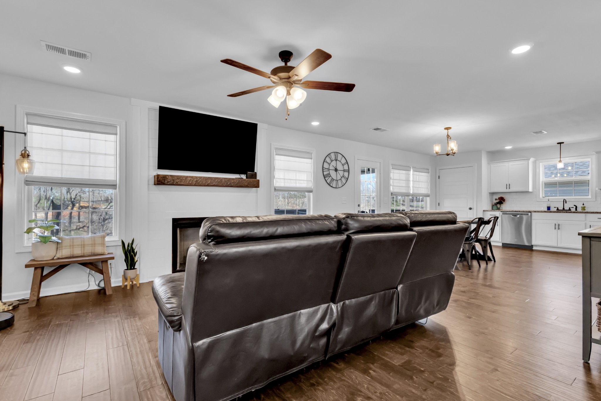 Clarksville, Tennessee 37043, United States, 3 Bedrooms Bedrooms, ,3 BathroomsBathrooms,Residential,Active,96429