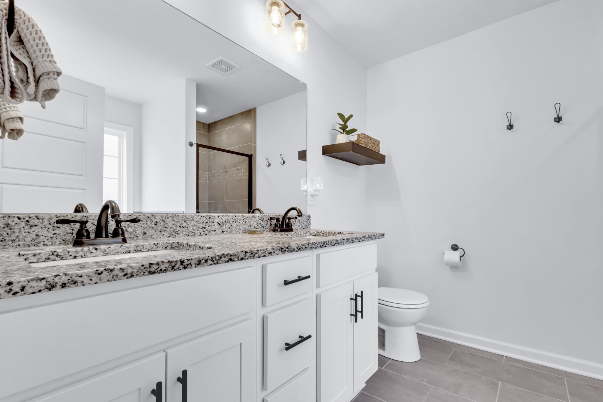 Clarksville, Tennessee 37043, United States, 3 Bedrooms Bedrooms, ,3 BathroomsBathrooms,Residential,Active,96429