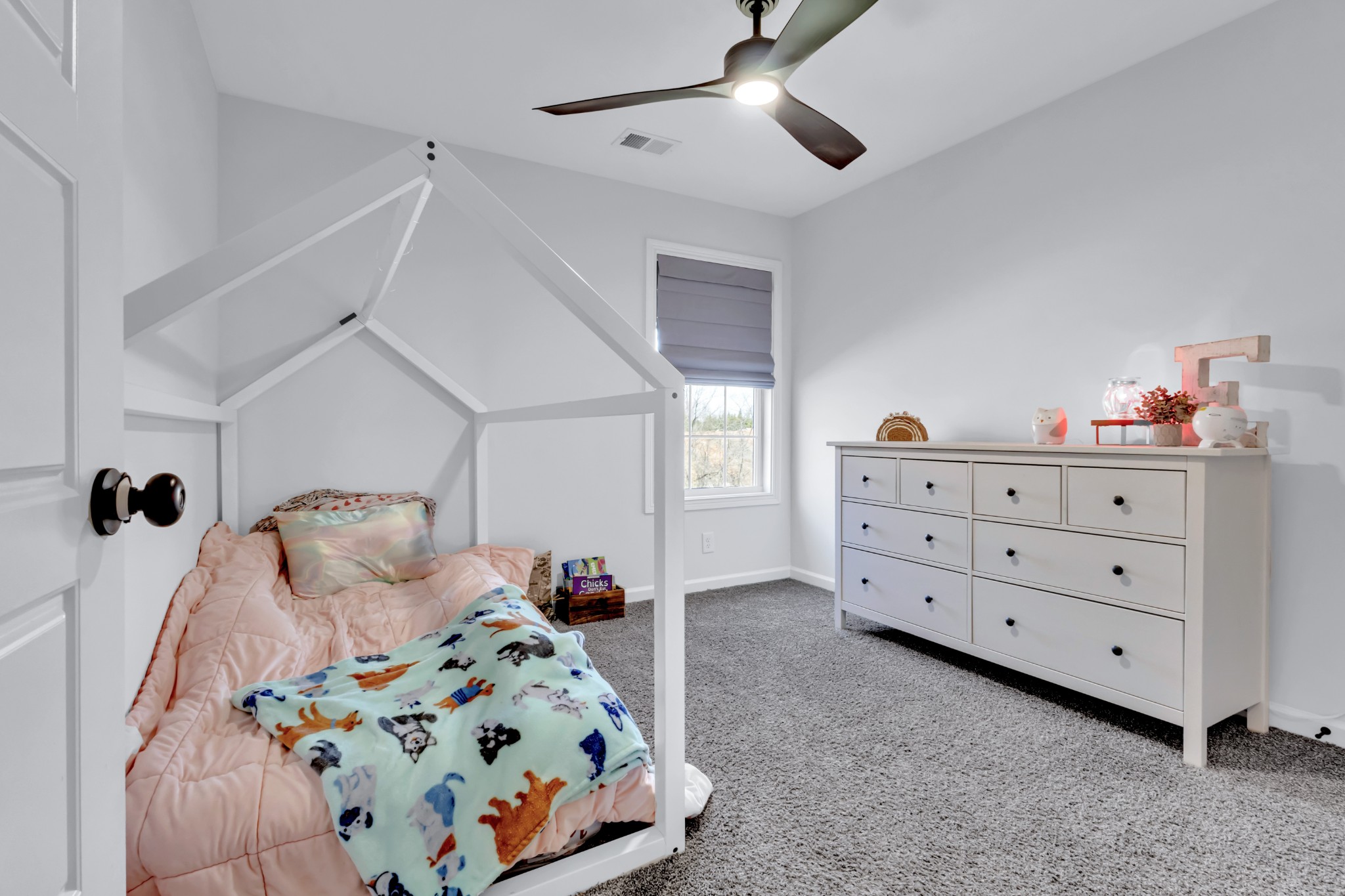 Clarksville, Tennessee 37043, United States, 3 Bedrooms Bedrooms, ,3 BathroomsBathrooms,Residential,Active,96429