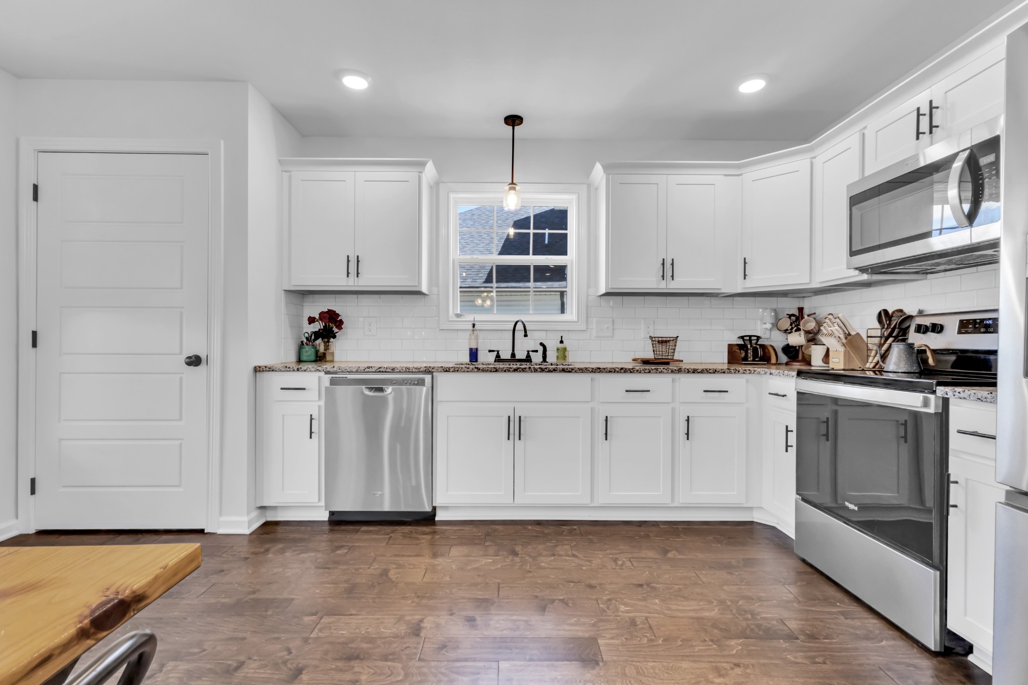 Clarksville, Tennessee 37043, United States, 3 Bedrooms Bedrooms, ,3 BathroomsBathrooms,Residential,Active,96429