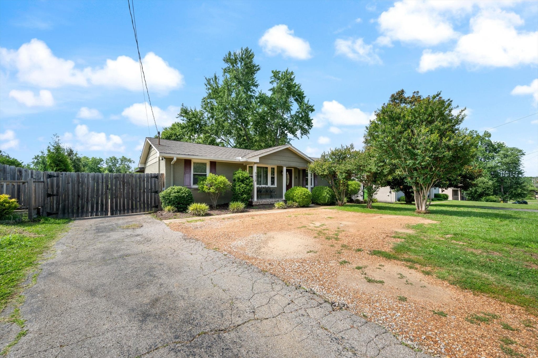 4-bed home for sale in Nashville, TN 37209, 6628 Cabot Dr 6628 Cabot Dr, Nashville TN 37209 4-bed home, photo 3 of 31