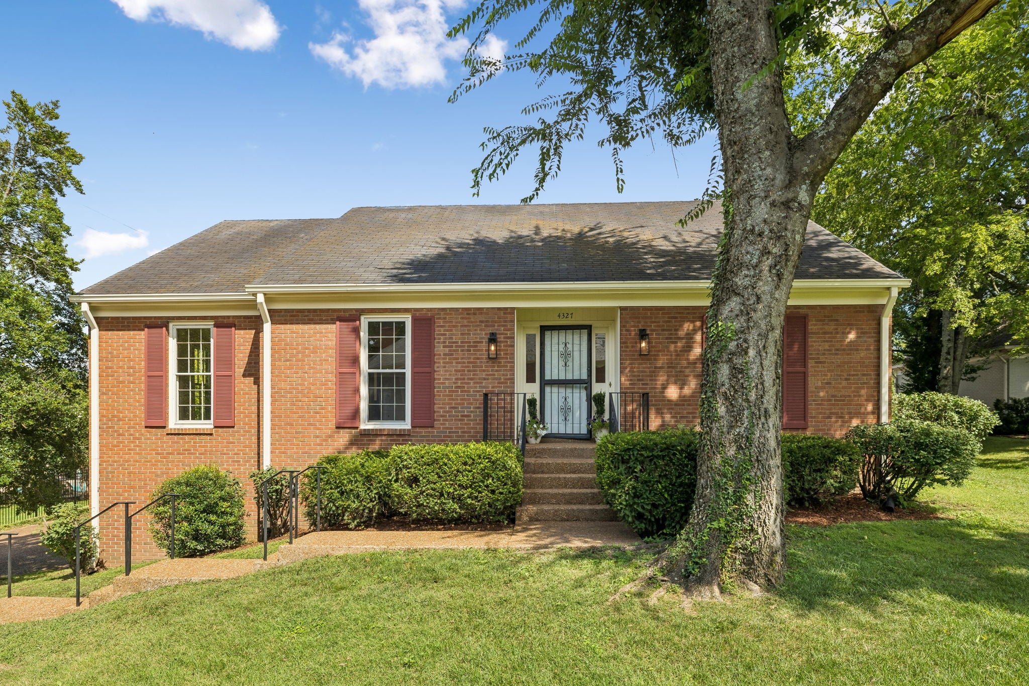 3-bed listing at 4327 Belmont Park Ter, Nashville