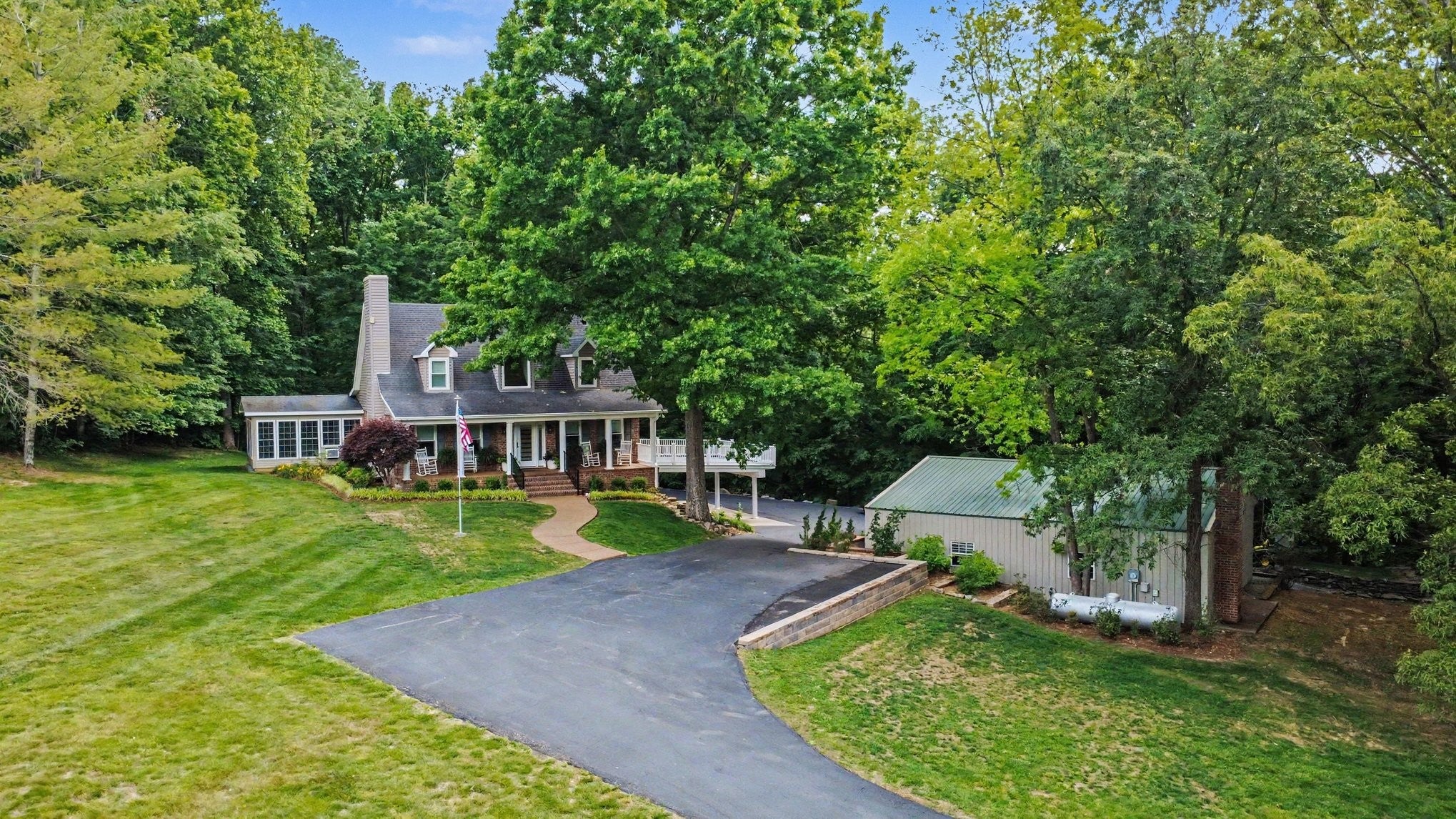 5833 Highway 76 E
