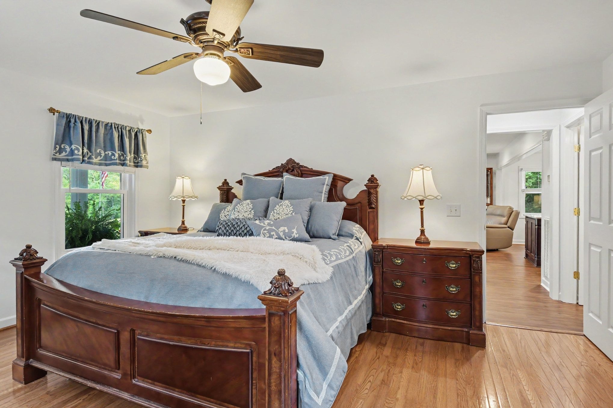 5833 Highway 76 E
