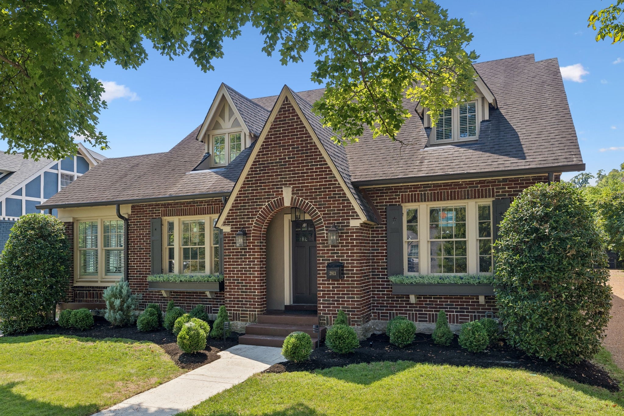 2813 Acklen
