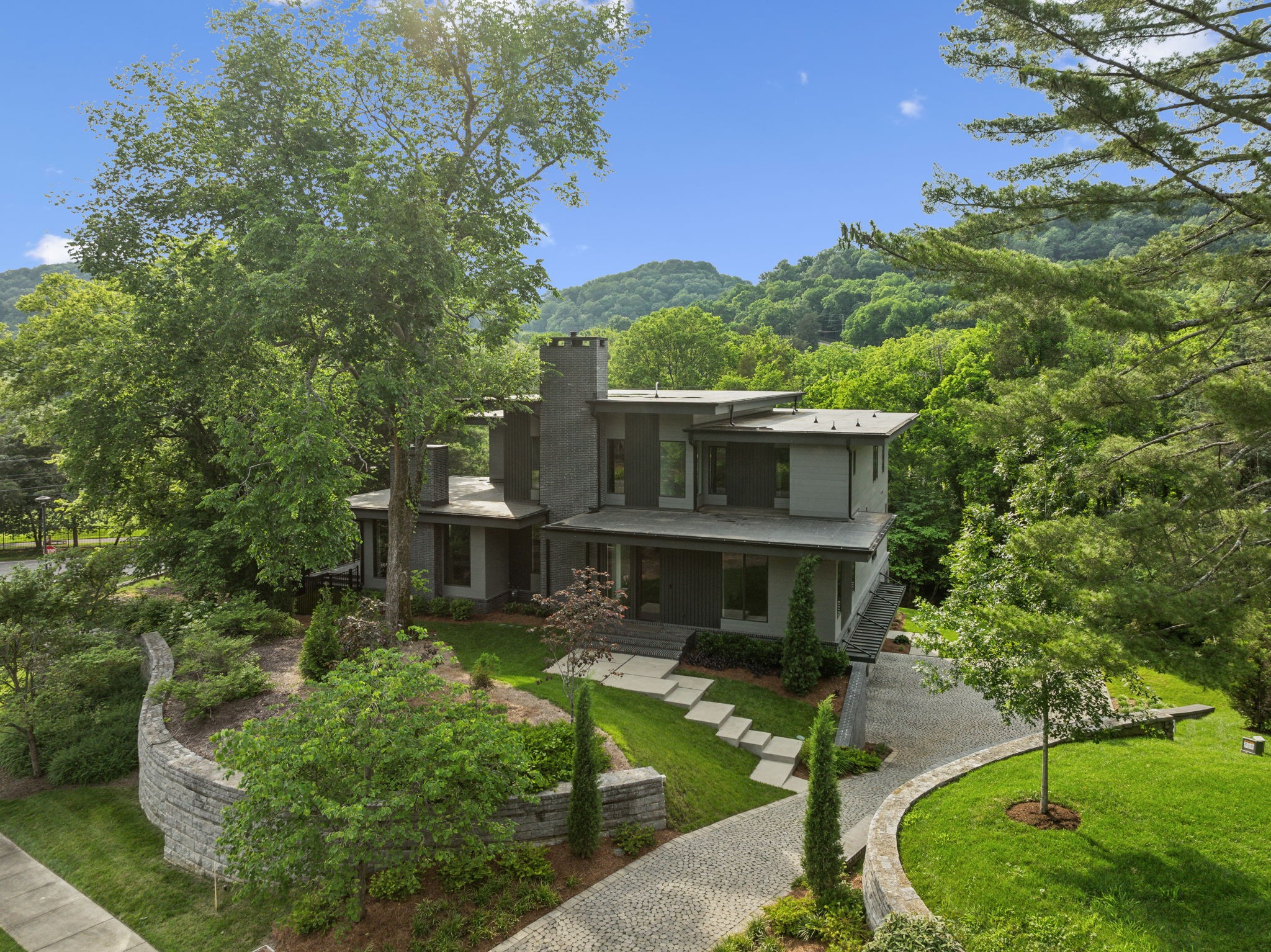 1601 Windy Ridge Dr