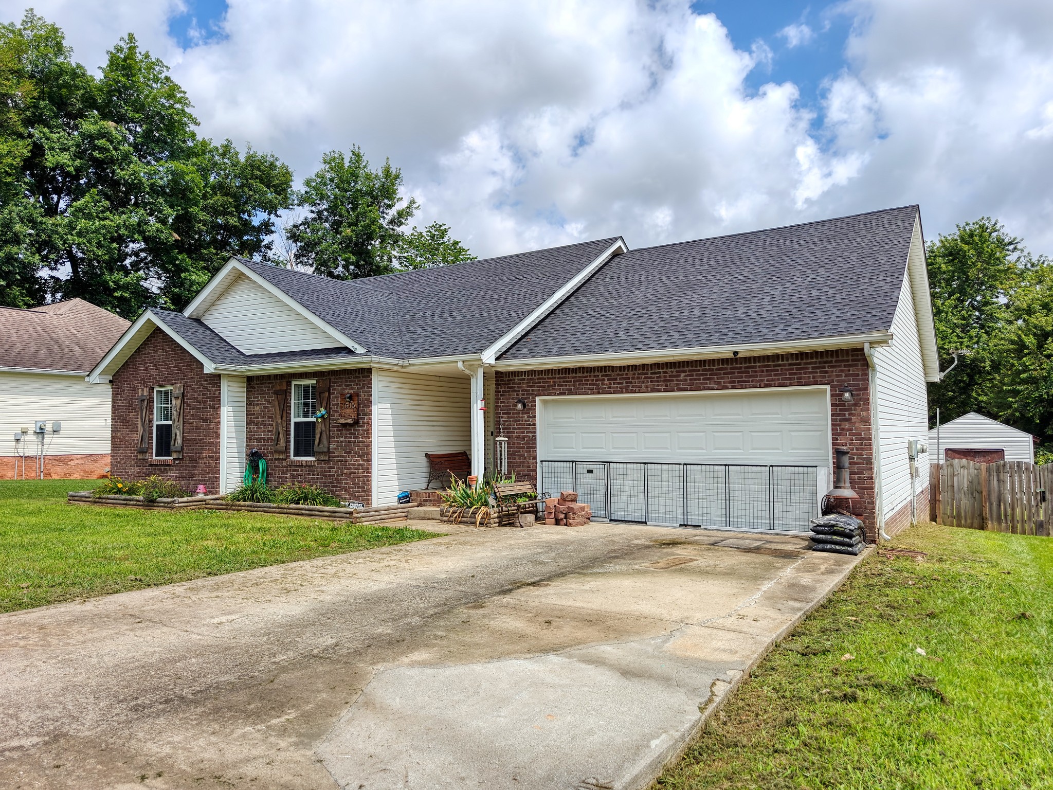 1515 Barrywood Cir W