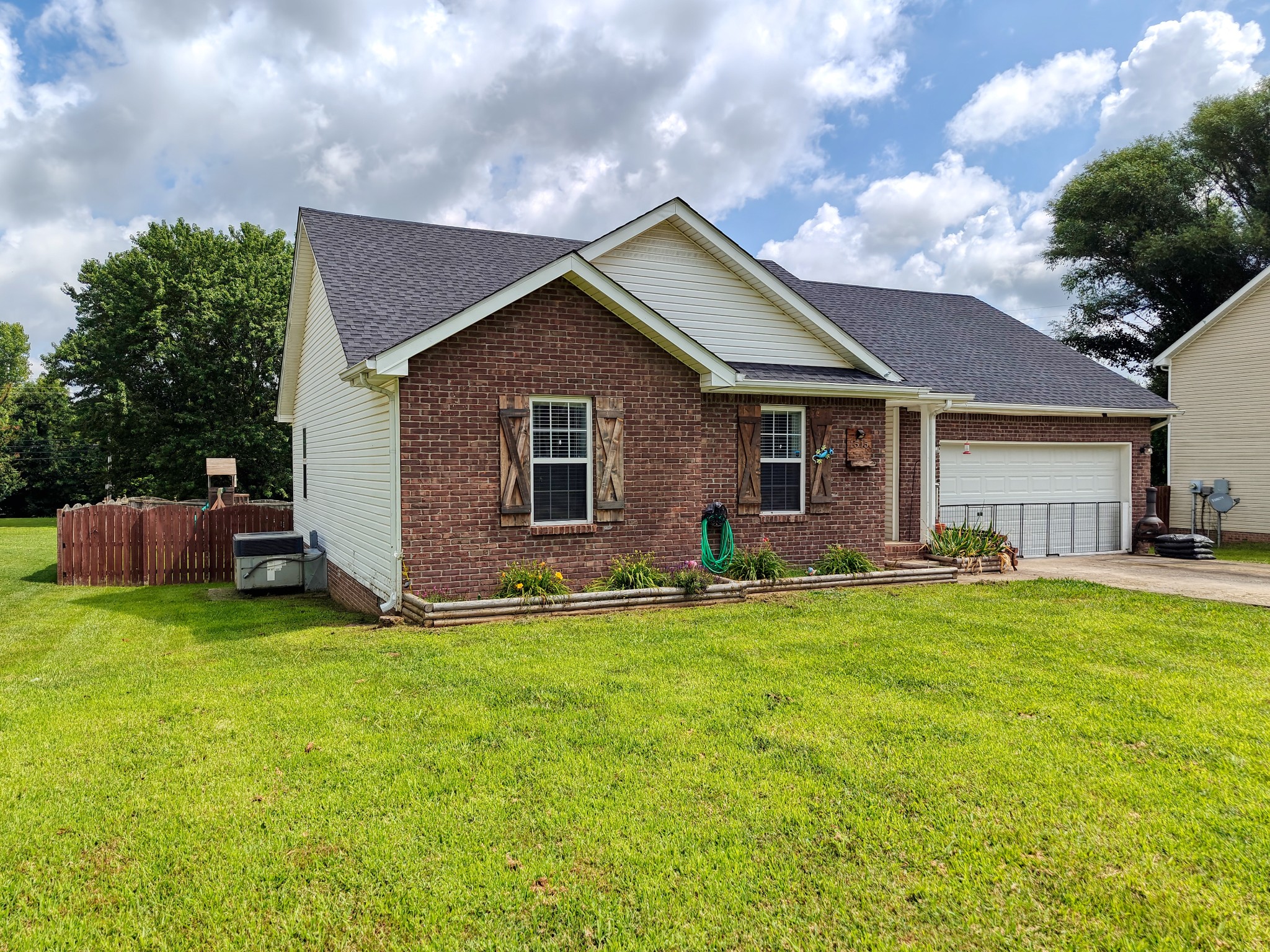1515 Barrywood Cir W